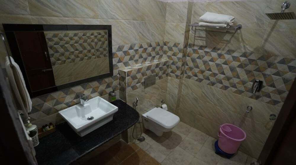 Наинитал: HR Dukes Den Resort