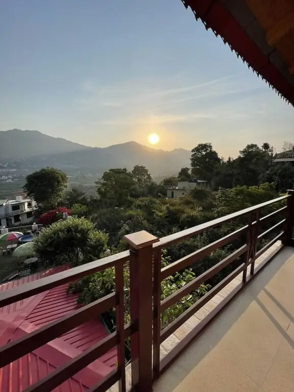 Наинитал: Sangita Resorts Naukuchiatal