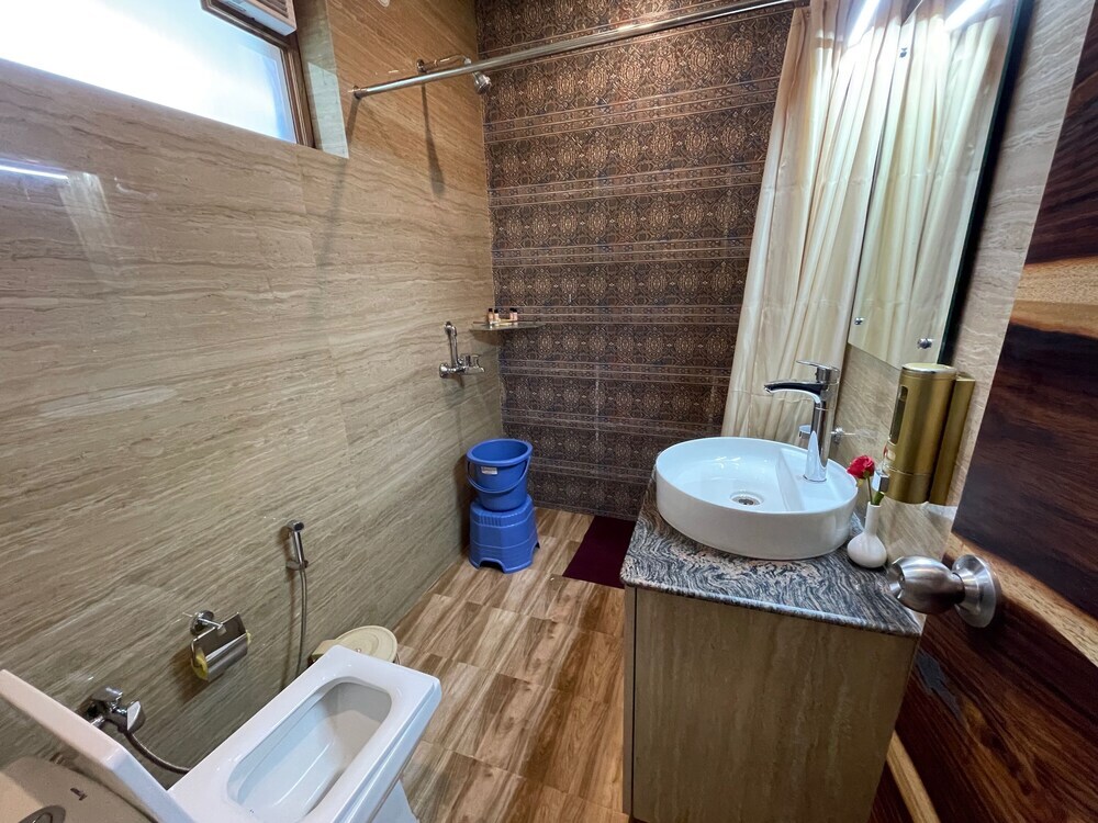 Наинитал: Sangita Resorts Naukuchiatal