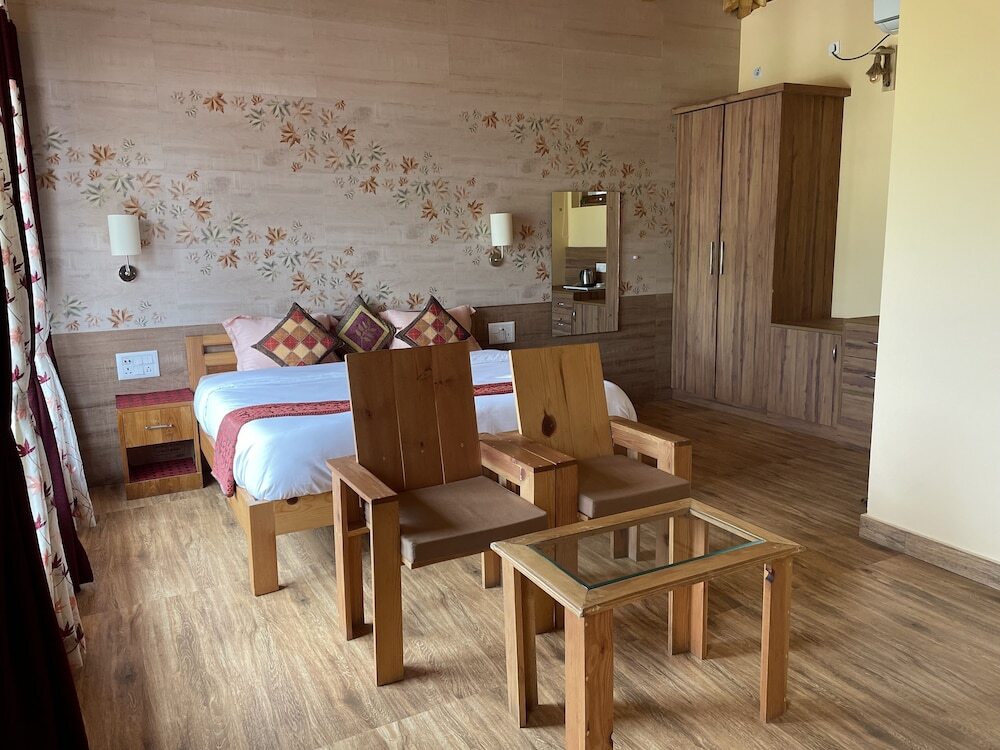 Наинитал: Sangita Resorts Naukuchiatal