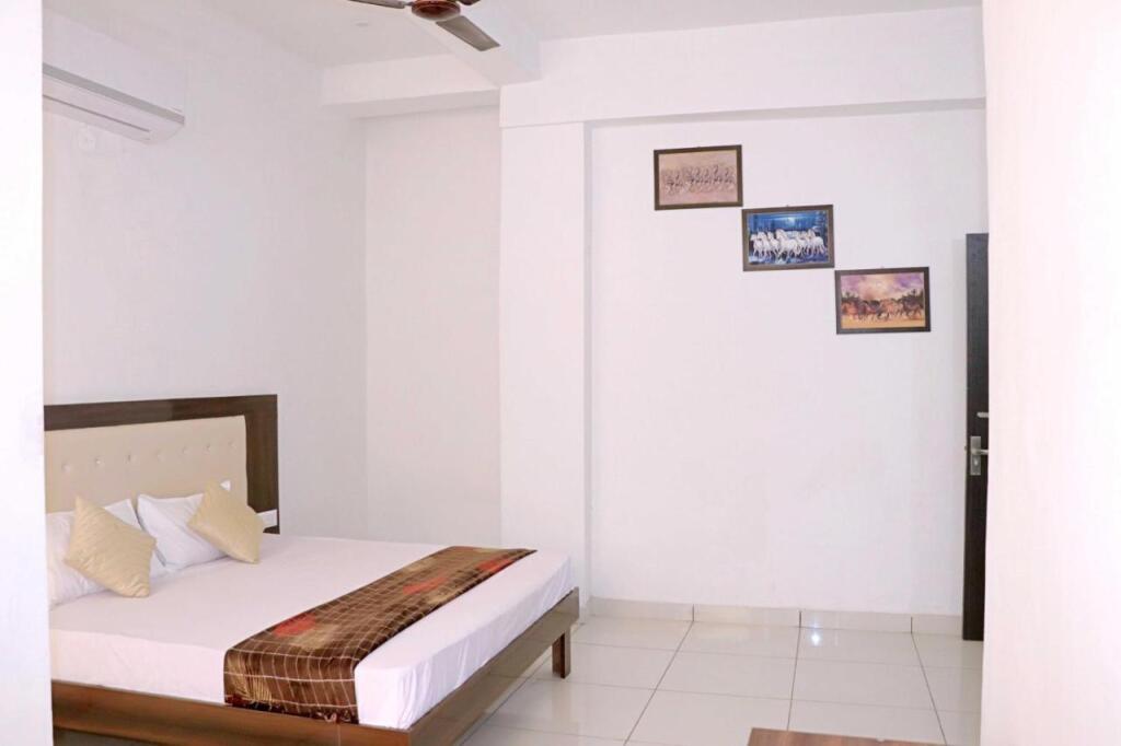 Нимрана: OYO 89410 Hotel Uv
