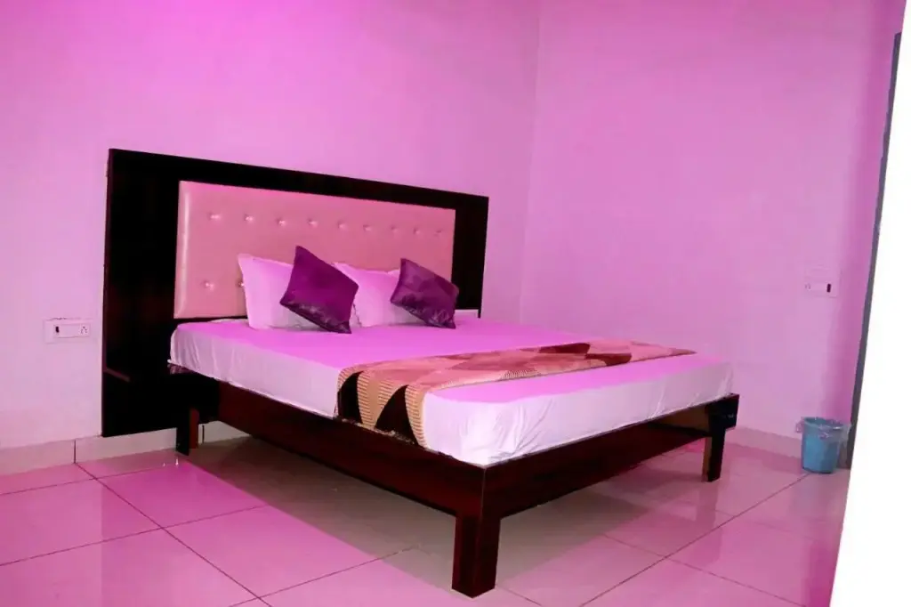 Нимрана: OYO 89410 Hotel Uv