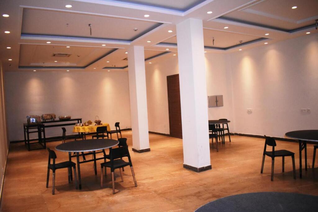 Нью-Дели: Lemonwood Suites by F9 Hotels