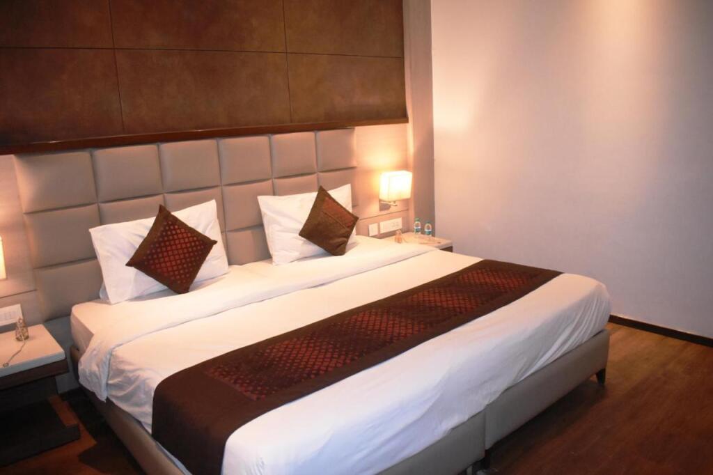 Нью-Дели: Lemonwood Suites by F9 Hotels
