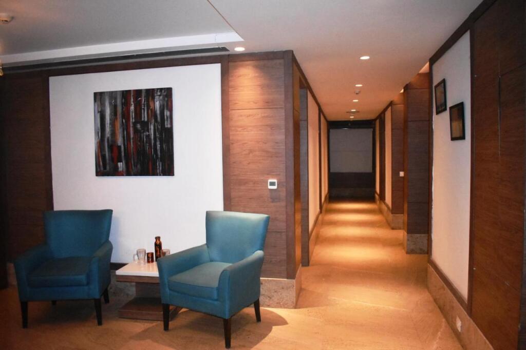Нью-Дели: Lemonwood Suites by F9 Hotels