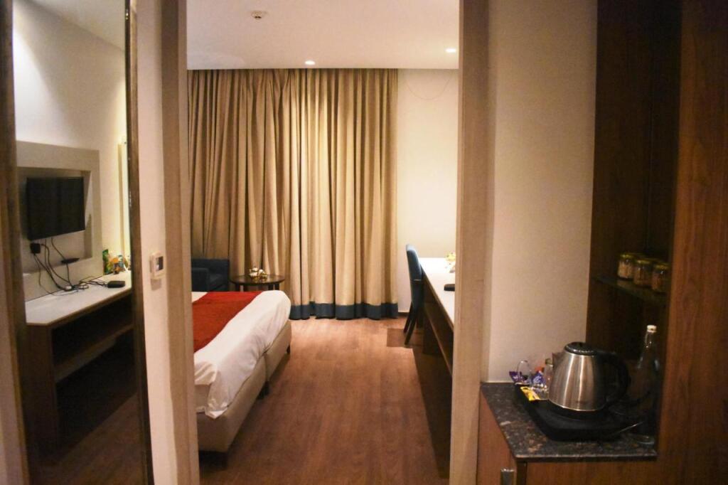 Нью-Дели: Lemonwood Suites by F9 Hotels