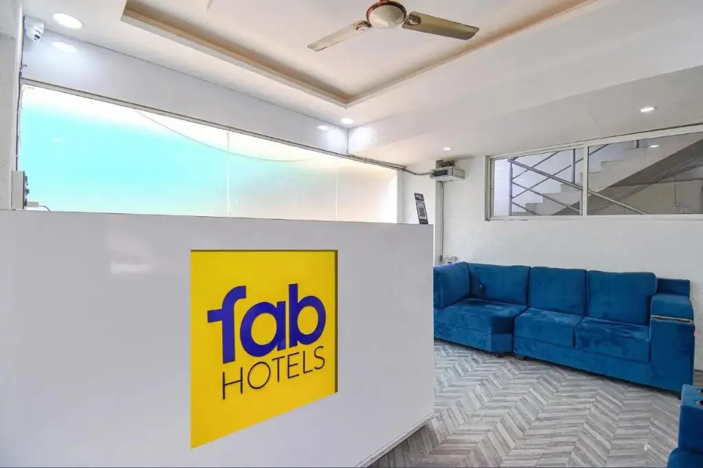 Пуна: FabHotel Red Velvet Inn & Suites