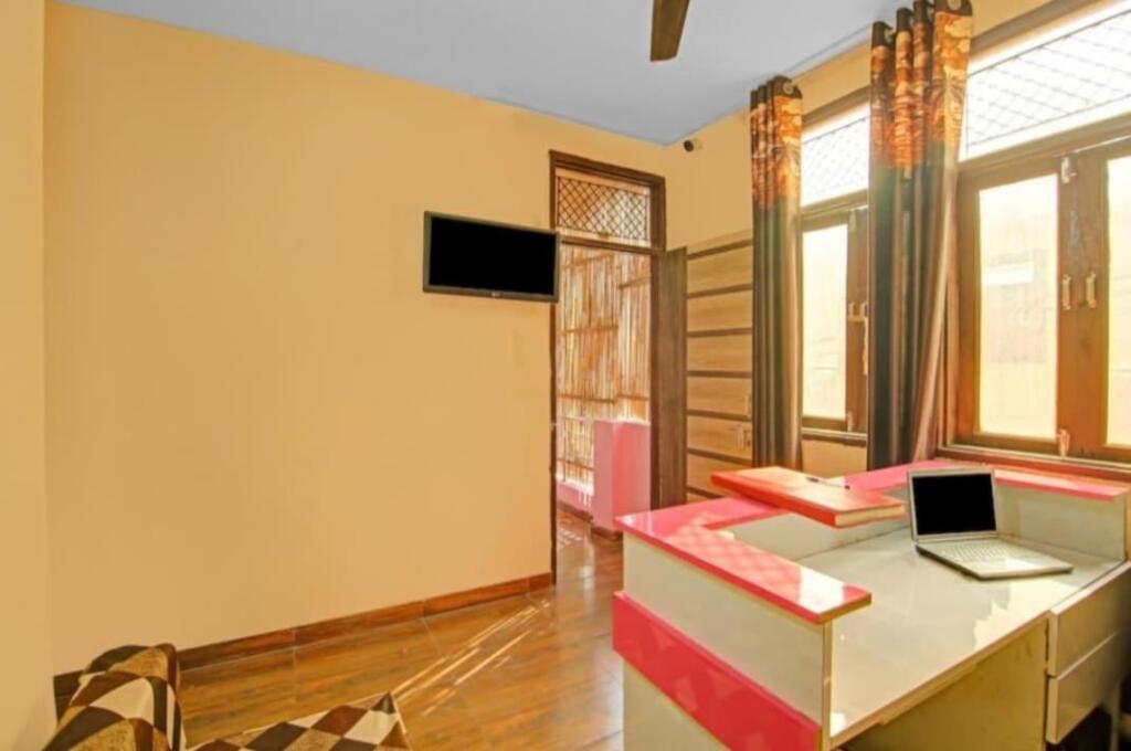 Нью-Дели: OYO 88325 The New View Hotel