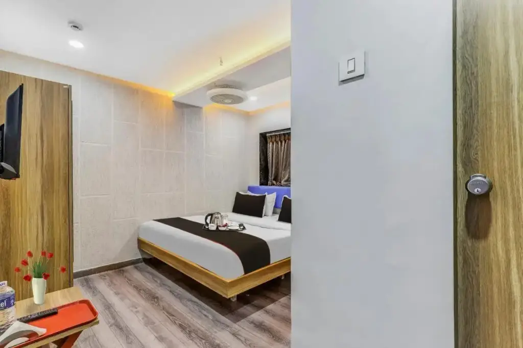 Сурат: Capital O 703324 Hotel Vrundavan Room & Banquet