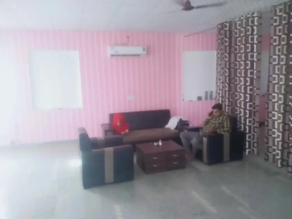 Ревари: OYO 90144 Yadav restaurant & family rooms