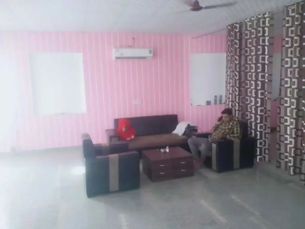 Ревари: OYO 90144 Yadav restaurant & family rooms