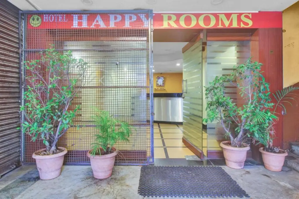 Oyo 82030 Hotel Happy Rooms — фото 1