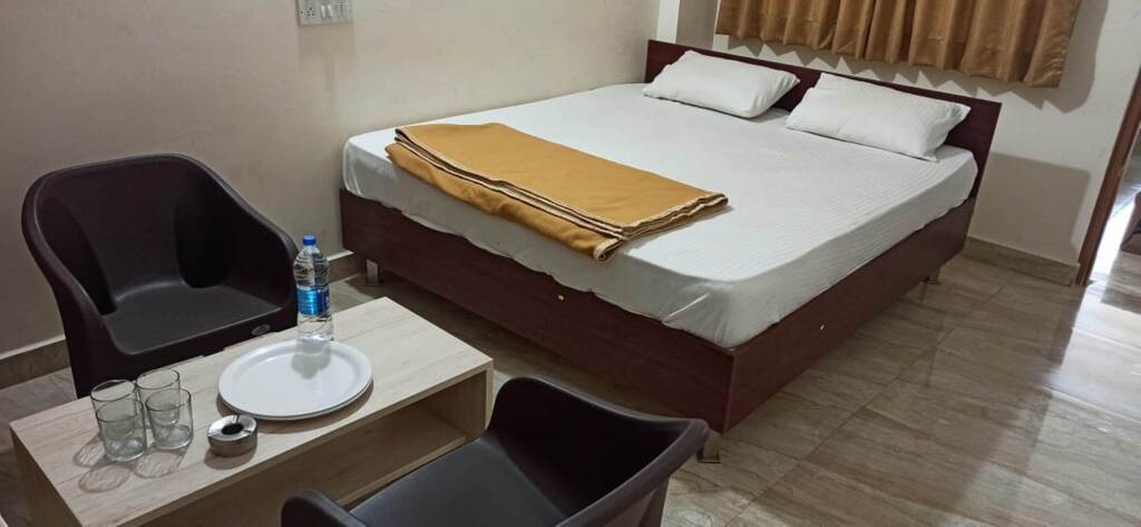 Palahalli: iROOMZ Suchira Lodge
