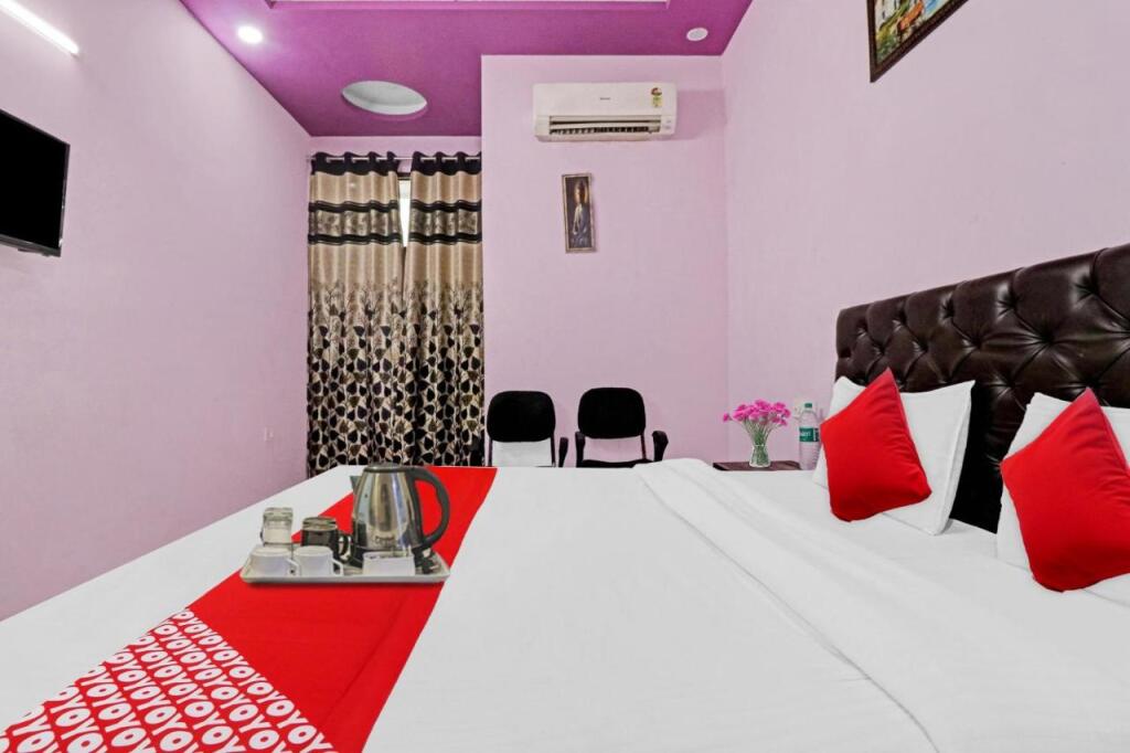 Нью-Дели: OYO 92582 Ojas Inn