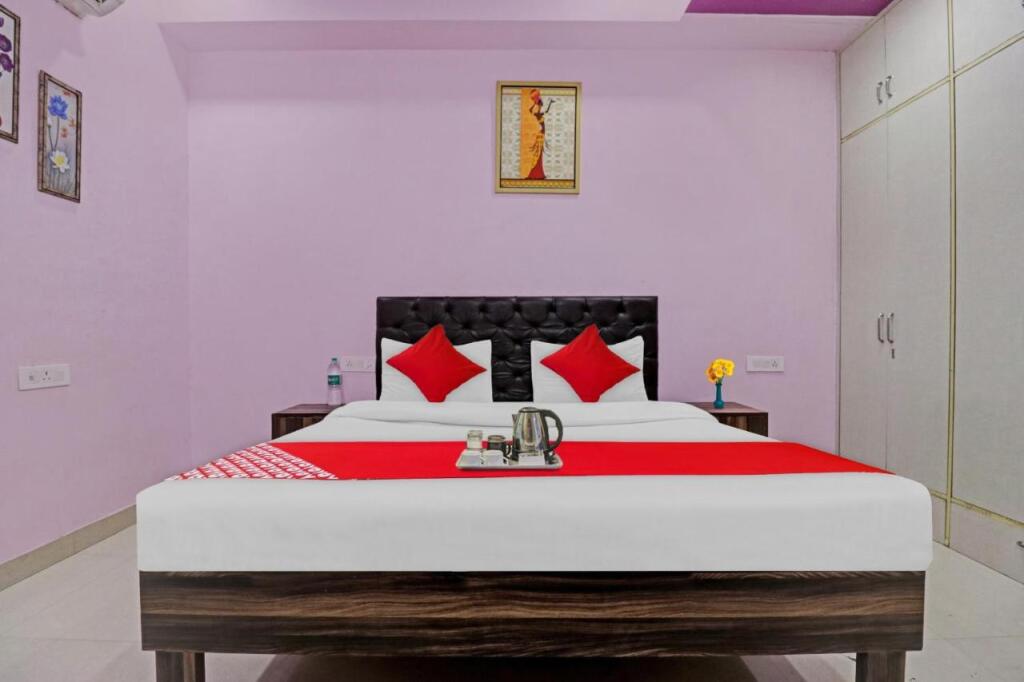 Нью-Дели: OYO 92582 Ojas Inn