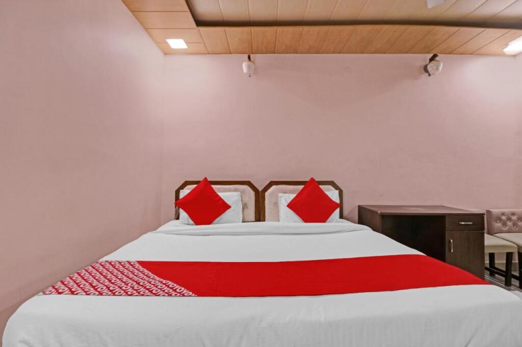 Нью-Дели: Oyo 90274 Hotel Knight Inn