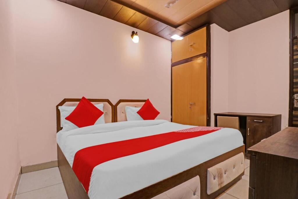 Нью-Дели: Oyo 90274 Hotel Knight Inn