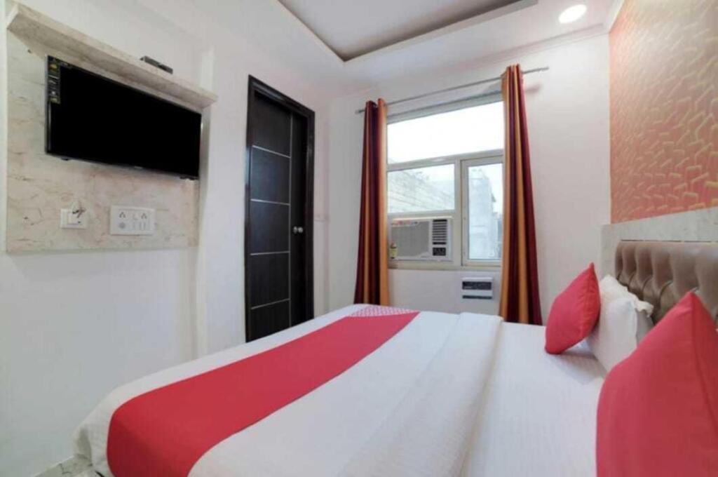 Нью-Дели: POP 89138 Airport Kanak Palace