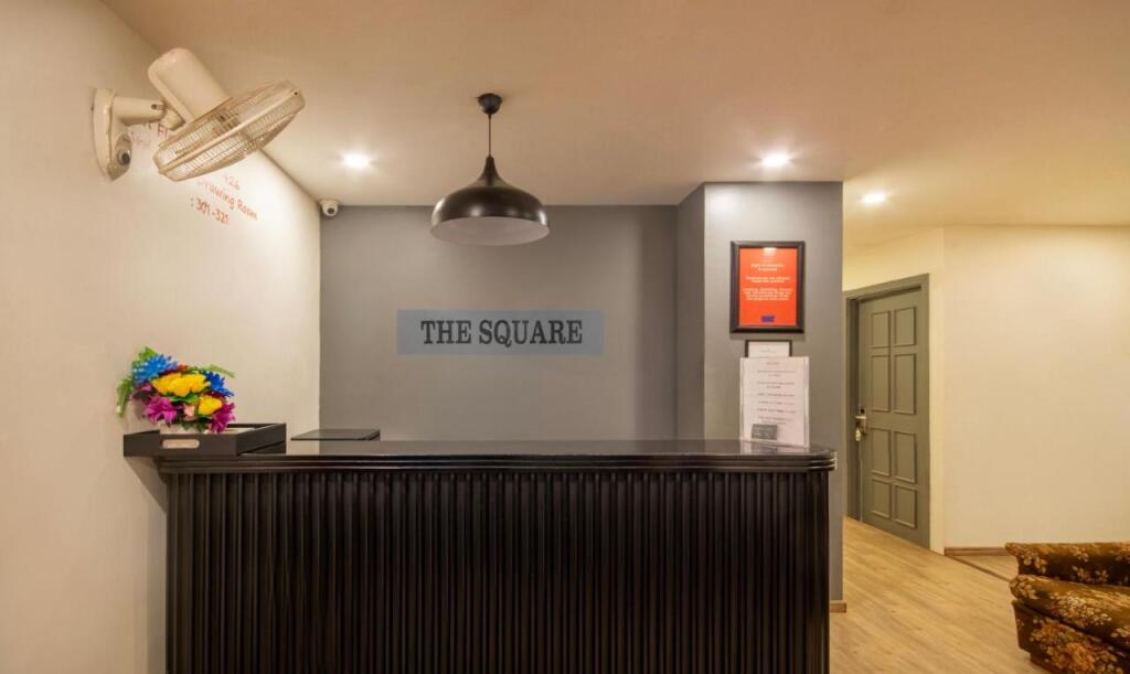 Ахмедабад: Treebo The Square
