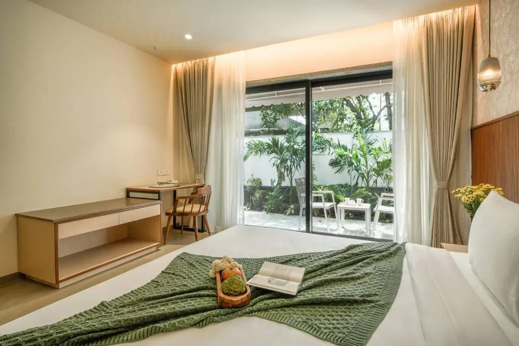 Вагатор: Cloud7 Waves Luxury 4 BHK Villa by Elivaas