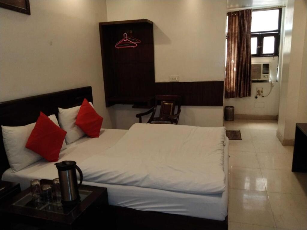 Нью-Дели: OYO 92325 Hotel Diamond Inn