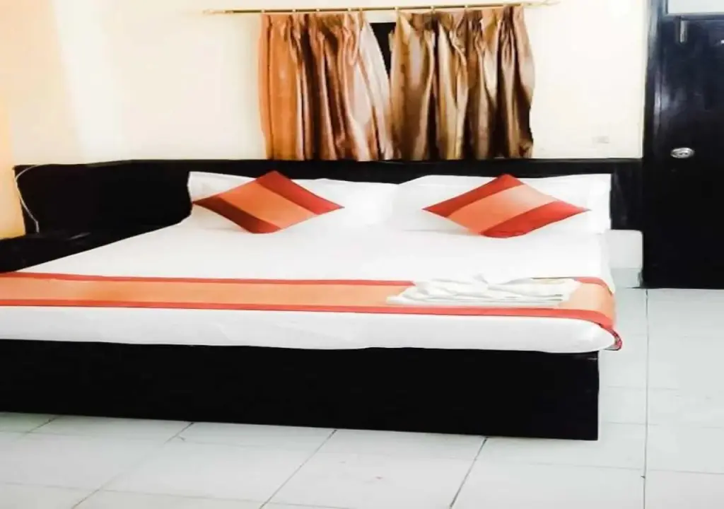 Нью-Дели: OYO 92325 Hotel Diamond Inn