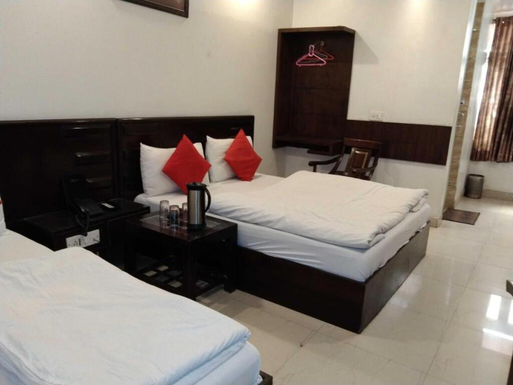 Нью-Дели: OYO 92325 Hotel Diamond Inn