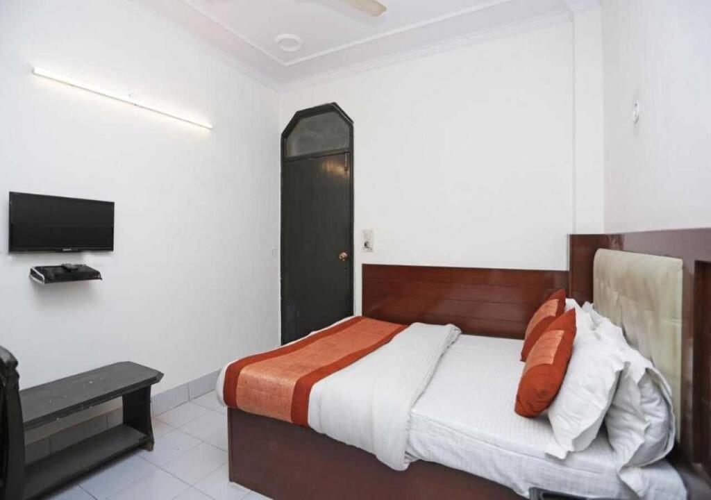 Нью-Дели: OYO 92325 Hotel Diamond Inn