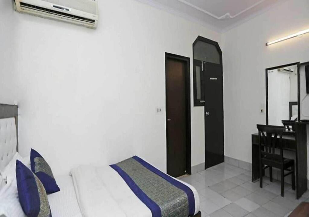 Нью-Дели: OYO 92325 Hotel Diamond Inn