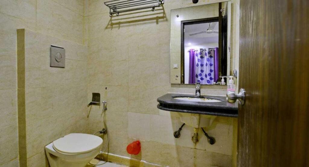 Нью-Дели: OYO 703287 Neelam Hotels
