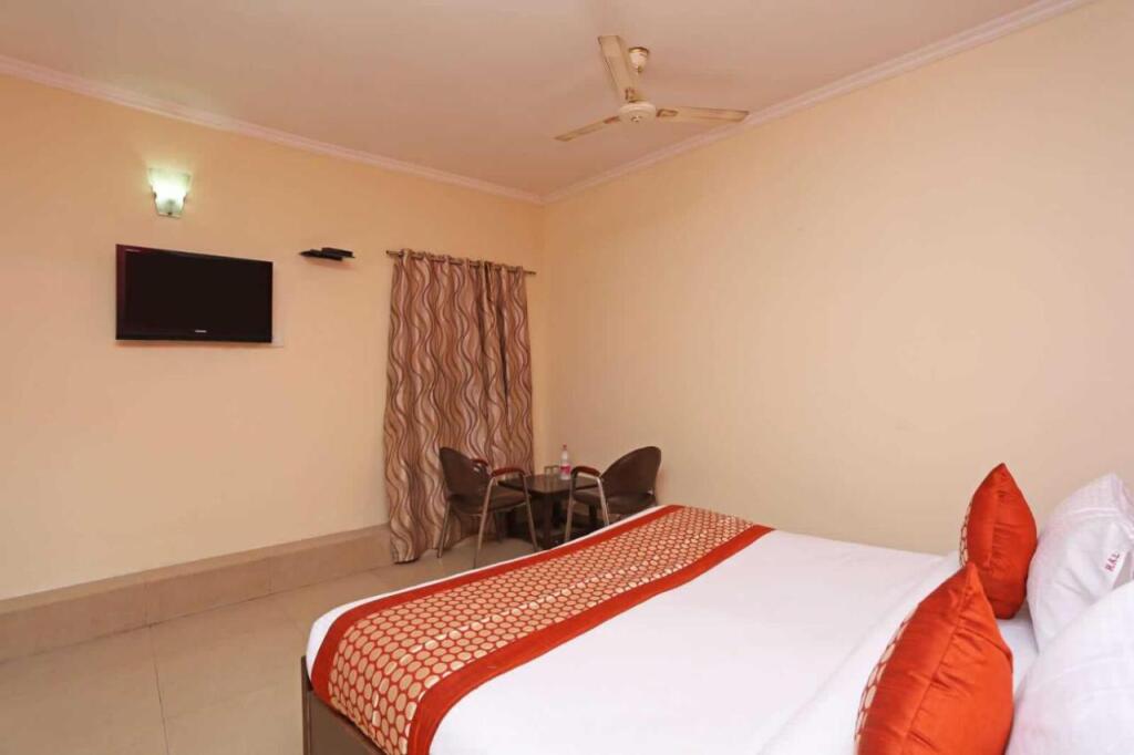 Нью-Дели: POP 80710A Hotel Airport The Taj
