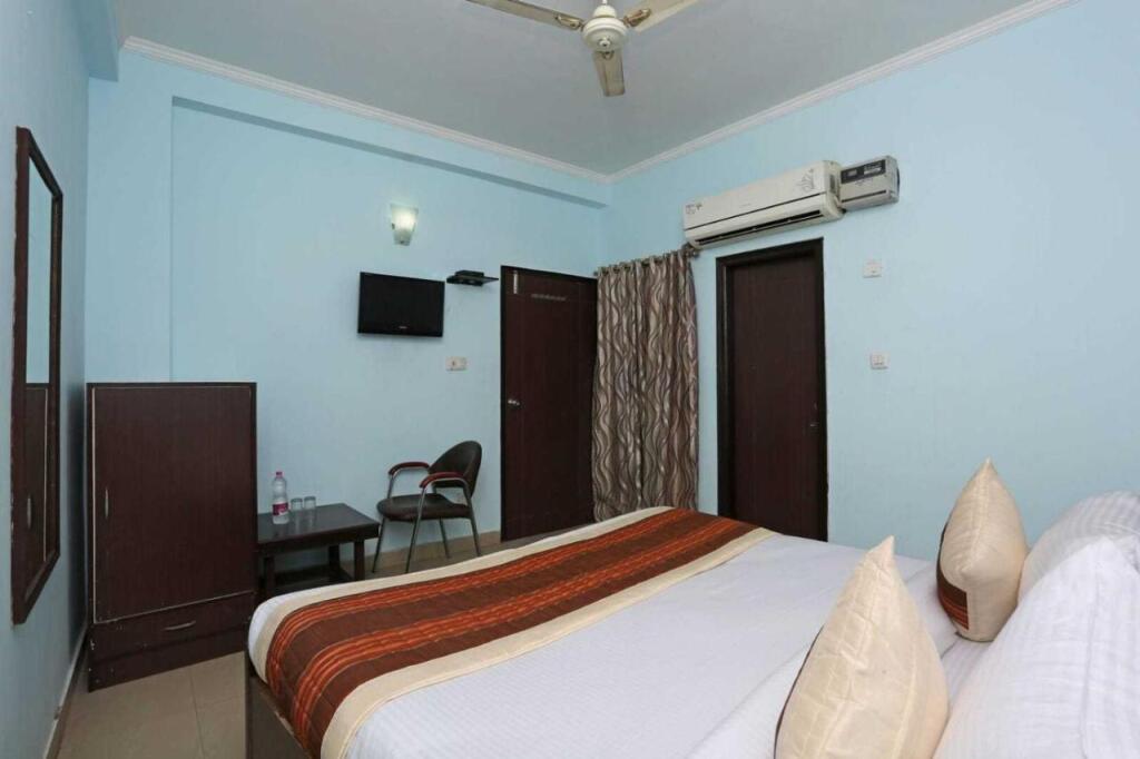 Нью-Дели: POP 80710A Hotel Airport The Taj