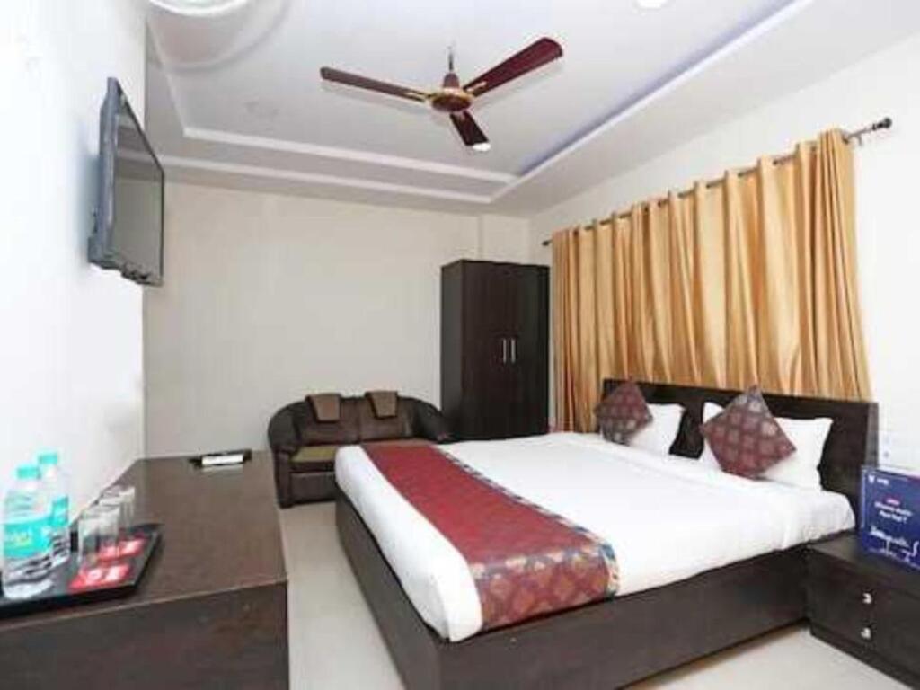 Нью-Дели: POP 80710A Hotel Airport The Taj