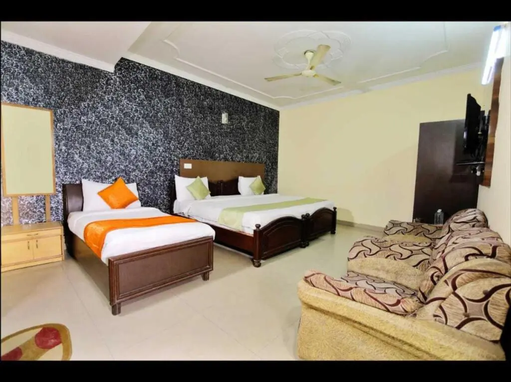 Нью-Дели: POP 80710A Hotel Airport The Taj