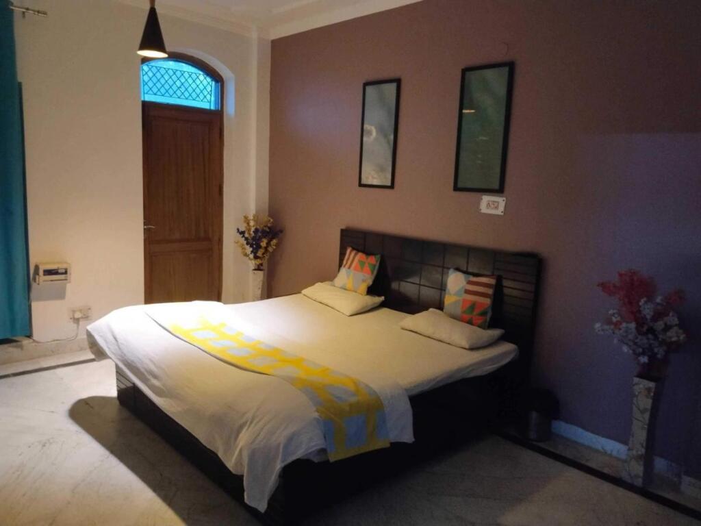 Нью-Дели: OYO 806404 Hotel P TOWN