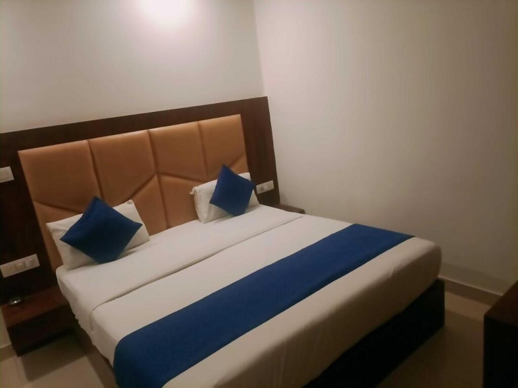 Нью-Дели: POP 91496 Airport Palace Near Airport