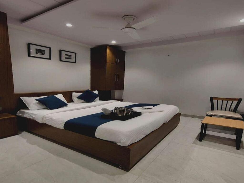 Нью-Дели: Oyo Home 85843 Amit House
