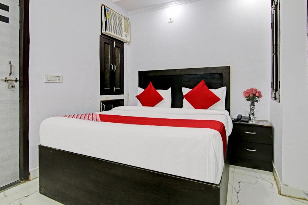 Нью-Дели: Collection O 806692 Hotel Downtown