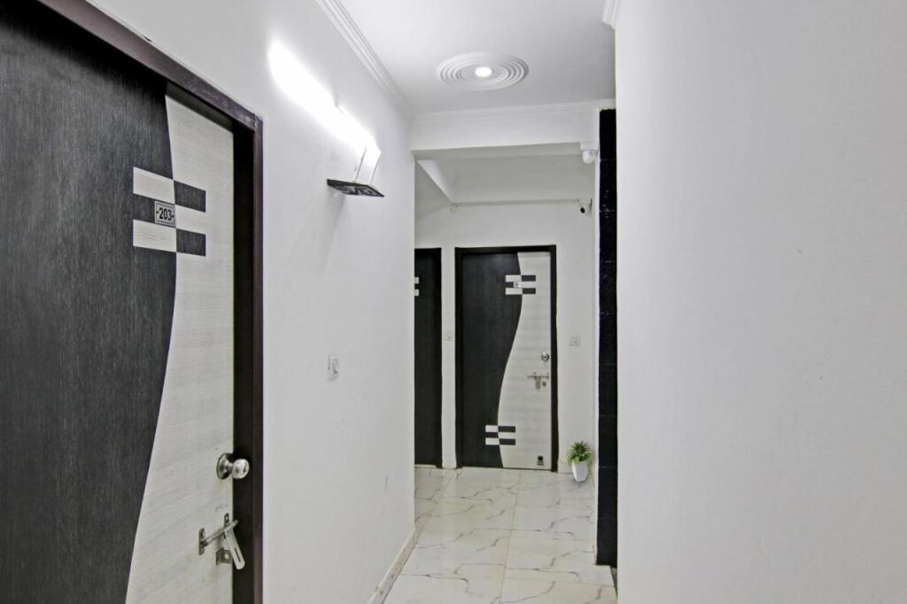 Нью-Дели: Collection O 806692 Hotel Downtown
