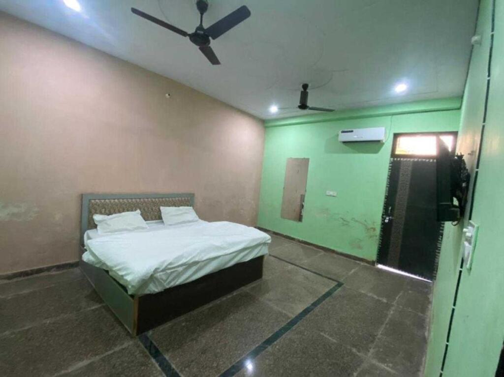 Нью-Дели: OYO Flagship 808259 Hotel Golden Key Inn
