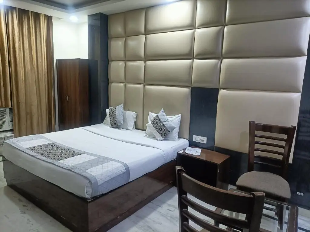 Нью-Дели: OYO Hotel King Plaza