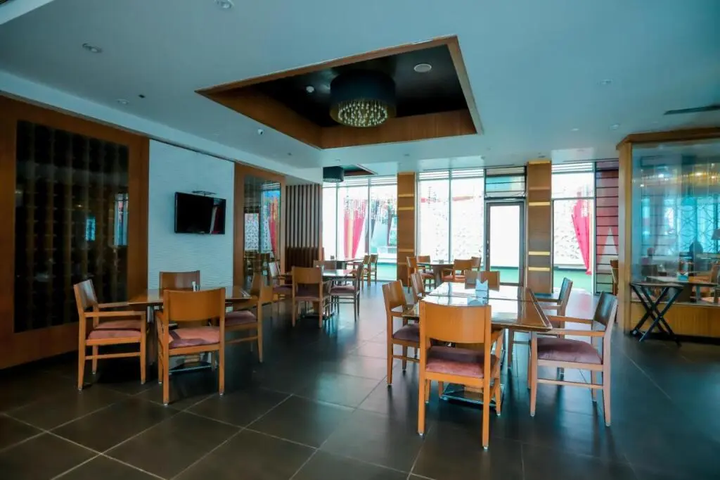 Нью-Дели: Oodles Hotel Chhattarpur South Delhi