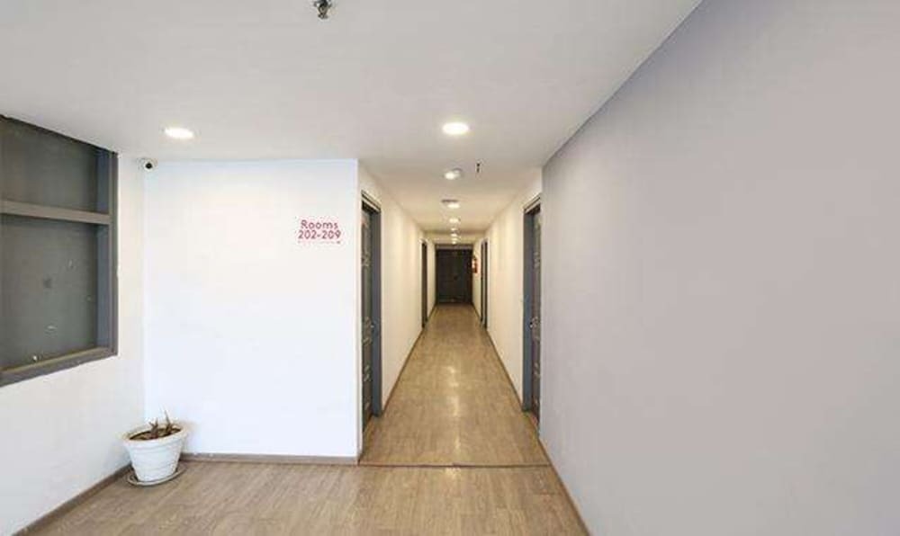 Нью-Дели: FabHotel Blusky
