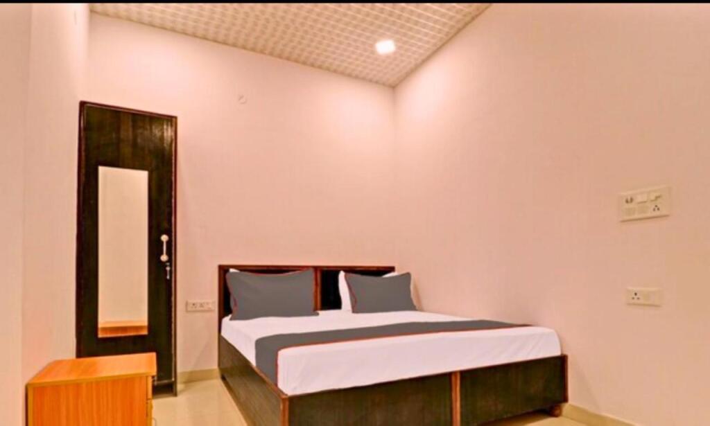 Нью-Дели: Qotel Hotel Peeragarhi