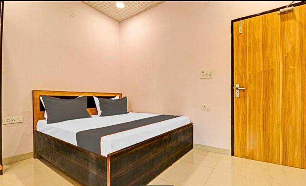 Нью-Дели: Qotel Hotel Peeragarhi