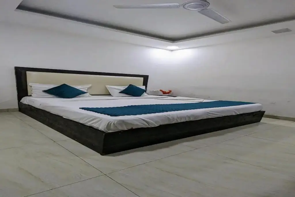 Hotel Raaso Inn - Couple Friendly — фото 1
