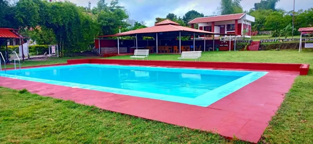 Ути: Safari land and guest house