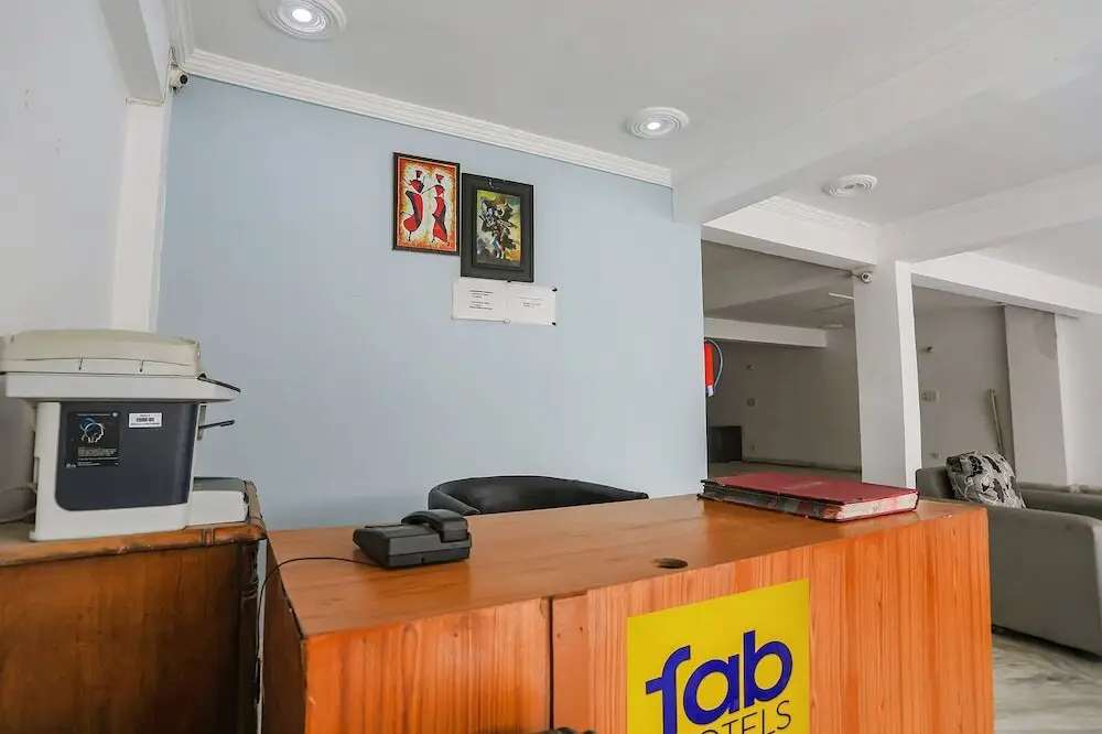 Нойда: Fabexpress Samira Residency