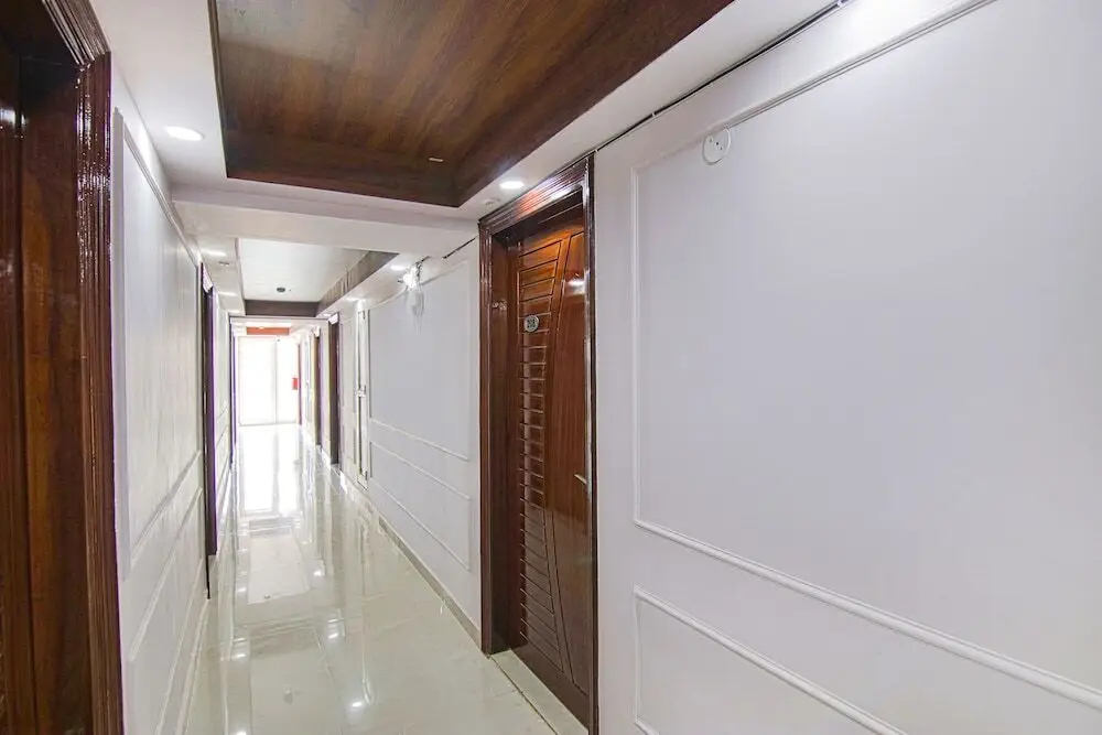 Нойда: Fabhotel Satyam International