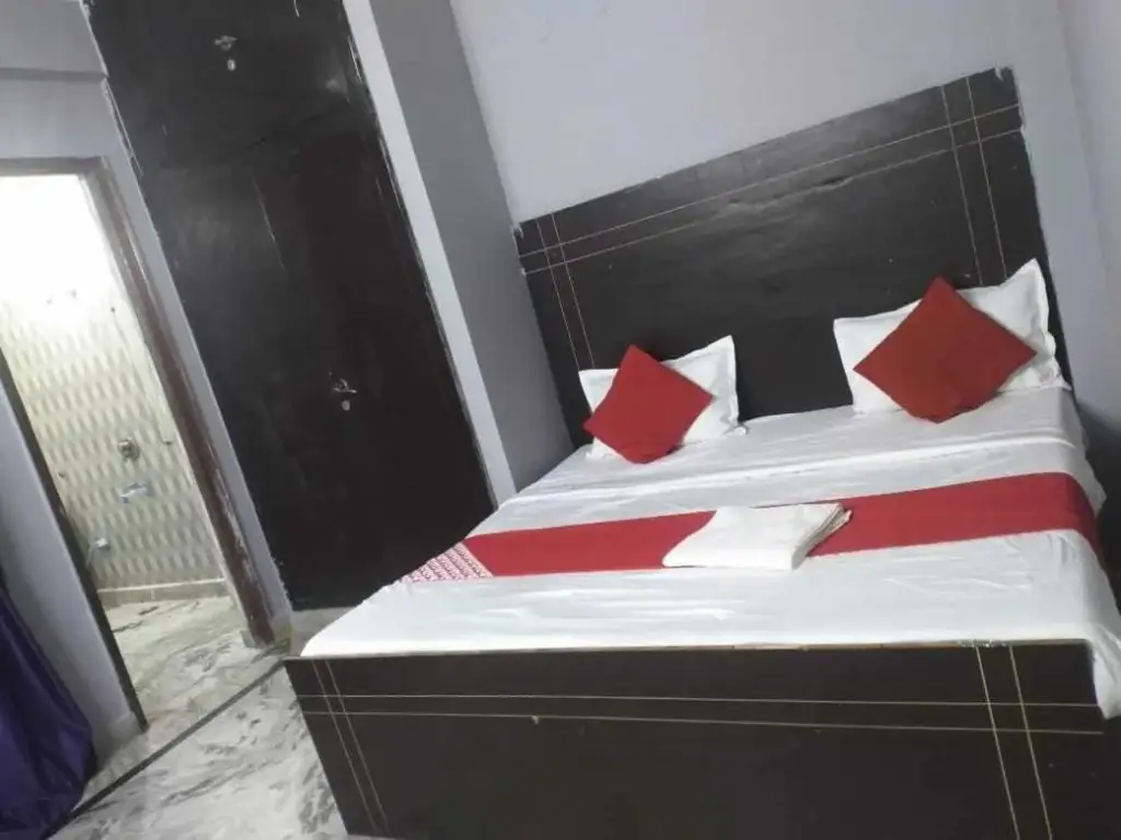 Нойда: OYO 88500 Hotel Garvit Residency